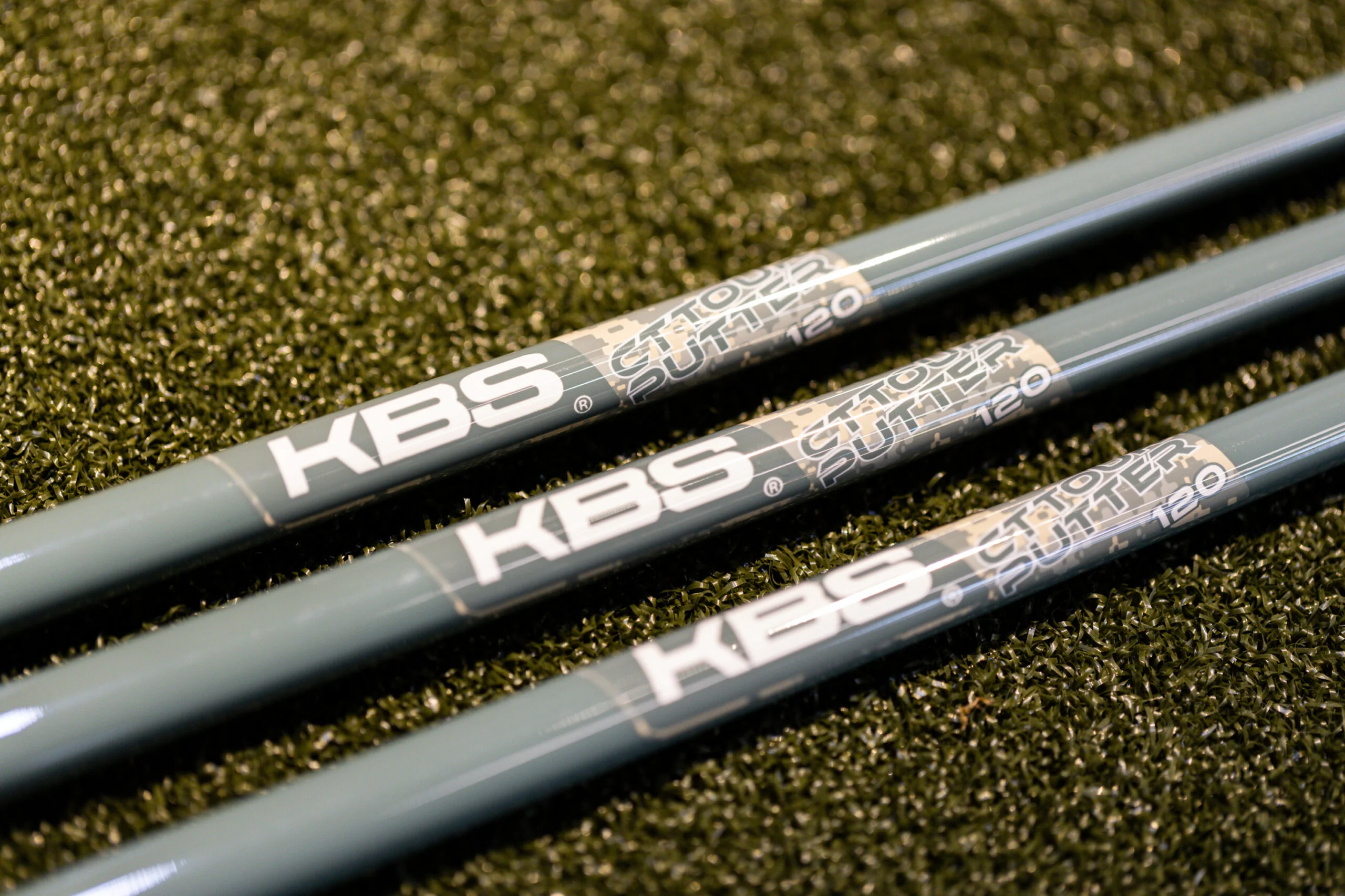 CT TOUR PUTTER MILITARY GREEN LIMITED EDITION - Image 3